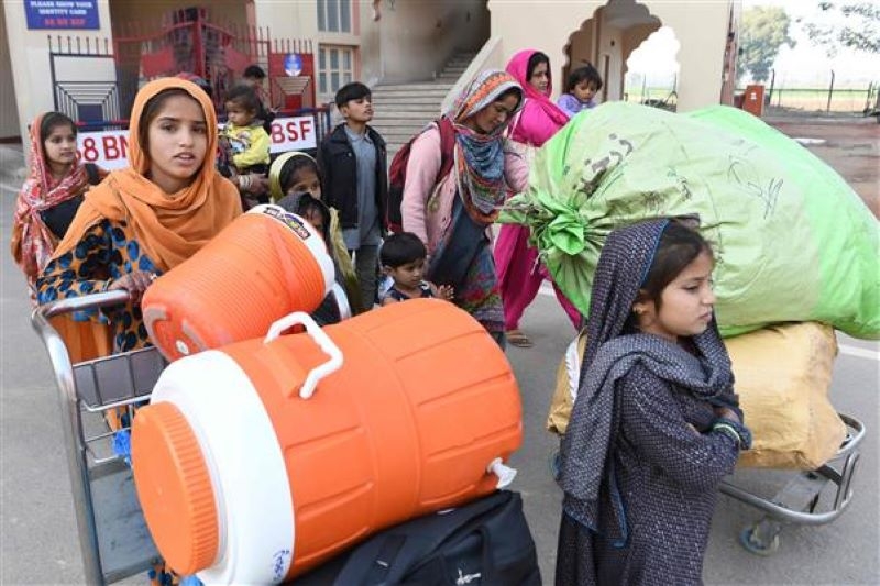 Hindu-Sikh families continue to flee Pakistan, seek Indian citizenship ...