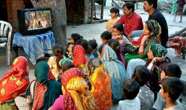 people watching Ramayan_1