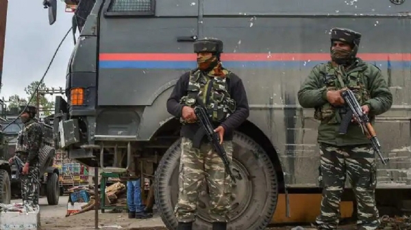 Al-Badr terrorist Imad Wani, who shot police officer Mushtaq Waggay in Pulwama, killed in encounter with security forces