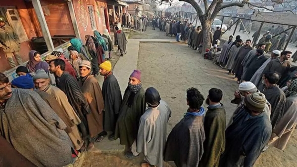 people residing in Jammu for over a year can register as voters