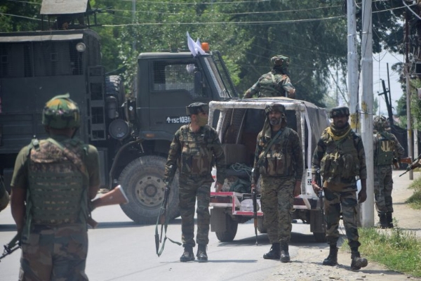 Two migrant labourers killed in J&K’s Shopian, LeT terrorist Imran Bashir arrested Two migrant labourers killed in J&K’s Shopian, LeT terrorist Imran Bashir arrested