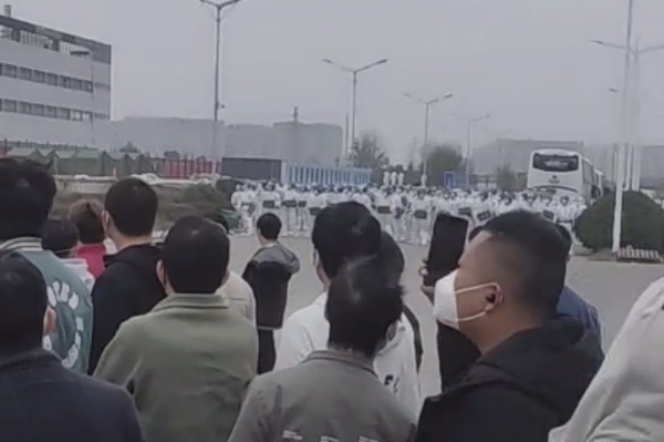 Violent protests erupt at Apple's main iPhone plant in China over COVID regulations