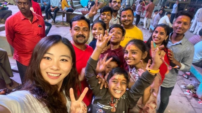 It happened in another country too, but in India police took action quickly Korean vlogger
