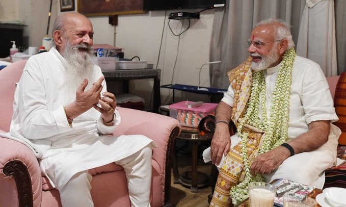 PM Modi recollects old memories after meeting former cricketer Jam Saheb Shatrusalyasinhji