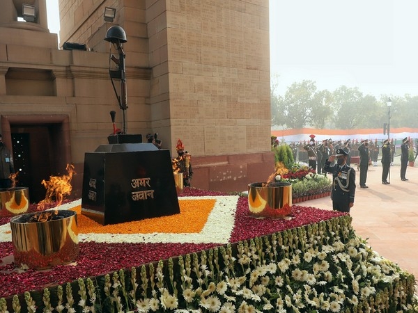 Inverted Rifle & Helmet, symbol of fallen soldiers of 1971 war, shifted by Armed Forces from India Gate to National War Memorial