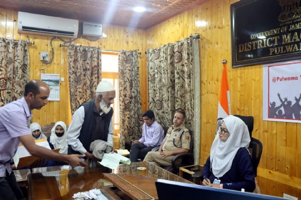Students in Pulwama function as Deputy Commissioner, redress public grievances