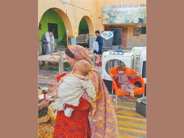 Hindu Temple in Pakistan open gates for flood victims, provides food and shelter
