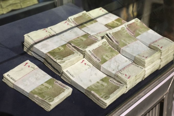 Pakistan's currency falls to a record 255 against Dollar - NewsBharati