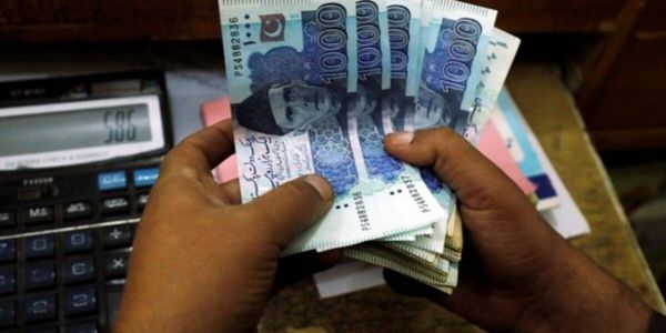 Pakistani Rupee falls further to 262 against a dollar