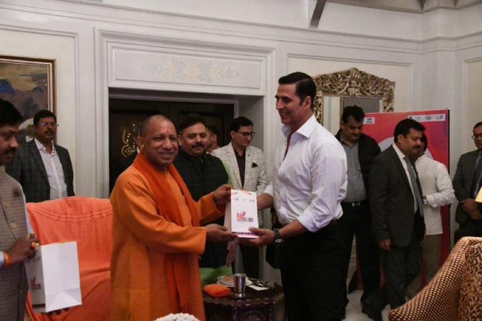 Akshay Kumar meets up cm yogi adityanath