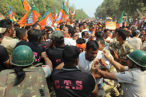 BJP Yuva Morcha protest against Odisha govt over Naba Das murder case