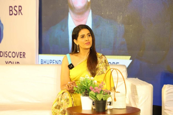 Sonali Kulkarni Women lazy