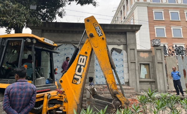 MP ujjain illegal construction demolished