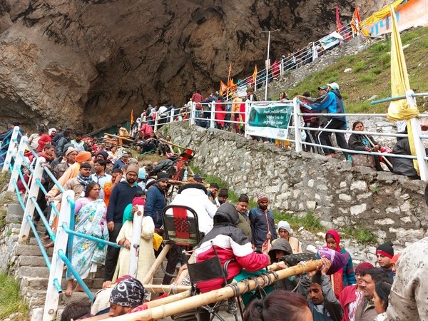 J&K police deny allegations of lathicharge on Amarnath yatris