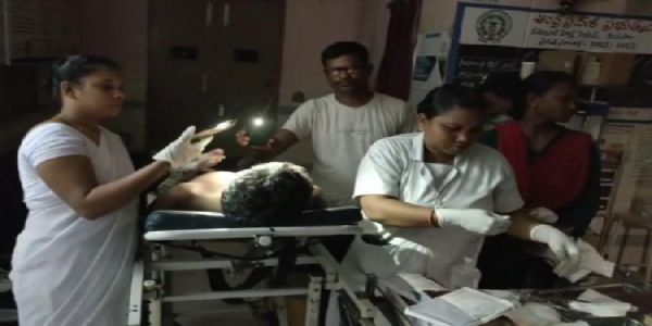 SHAMEFUL! Andhra hospital treats man using mobile flashlight during power cut