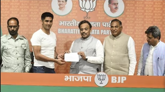 Vijender Singh ditches Congress joins BJP