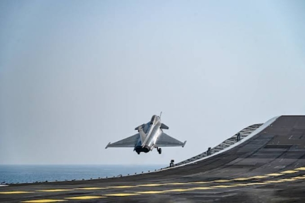 Rafale Marine Successfully Lands 