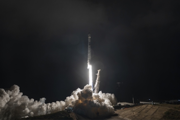 SpaceX Launches 27 Starlink Satellites into Orbit 