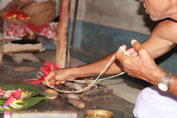 sacred thread worn by Hindu Brahmin men sacred thread worn by Hindu Brahmin men