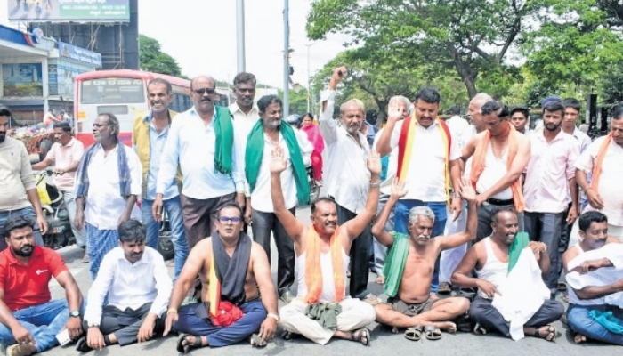 Farmers protest Karnataka