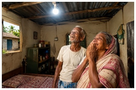 After 80 Years in Darkness, Electricity Finally Reaches Elderly Couple’s Home in Bengal